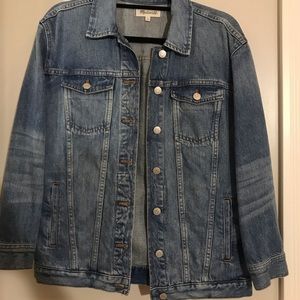 Madewell denim jacket. size small. medium wash.